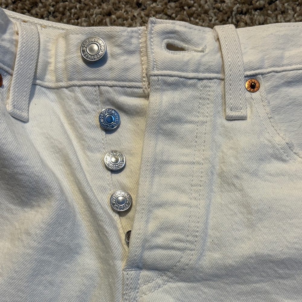 Levi's Women's White Jean Shorts - Picture 4 of 5